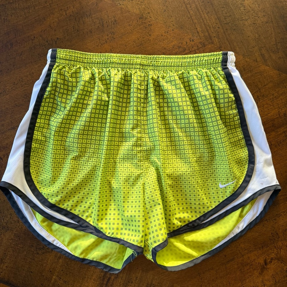 Nike Light Green Athletic Shorts - Size Medium